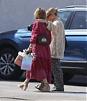 Hilary-Duff---Is-spotted-out-shopping-with-friends-in-Los-Angeles-01.jpg
