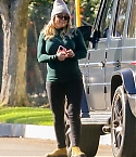 Hilary-Duff---Shows-her-Baby-Bump-during-a-park-day-in-Sherman-oaks-08.jpg